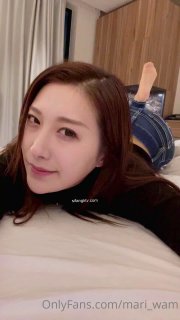 贵女大奶风骚少妇深夜陪狼友骚，各种展示风骚情趣装诱惑丝袜勾搭狼友，黄瓜玩逼揉奶自慰，厕所高潮喷水淫声荡语