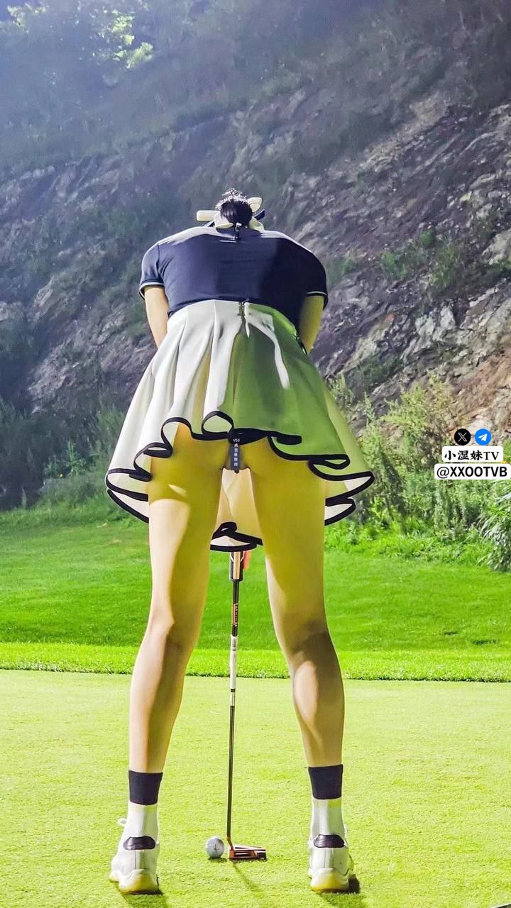 颜值不错妹子诱人美乳自摸诱惑 稀疏毛毛抚摸厕所尿尿口红震动棒摩擦 很是诱惑喜欢不要错过